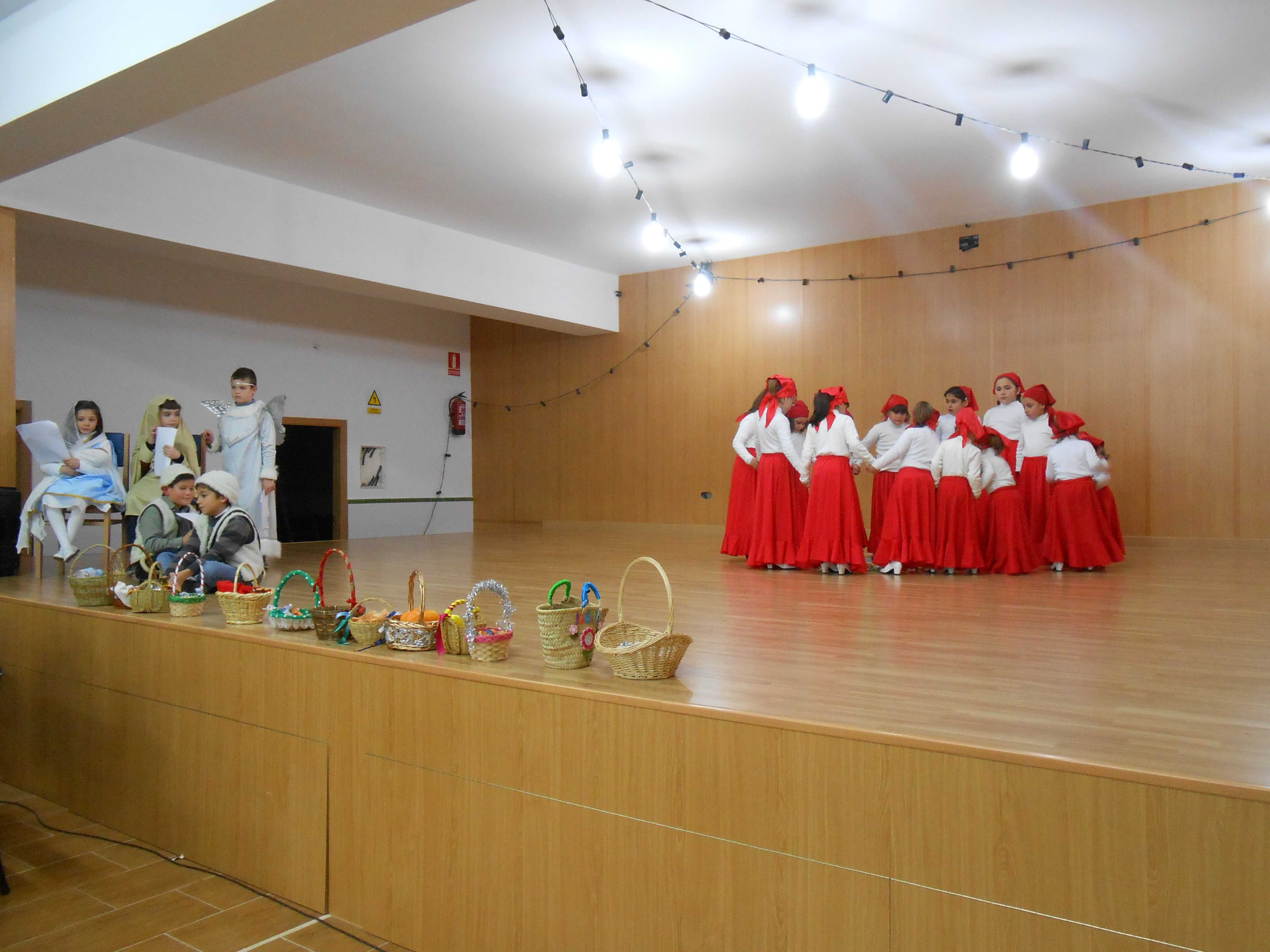 Fiesta de Navidad de los talleres culturales de Alcolea 2014