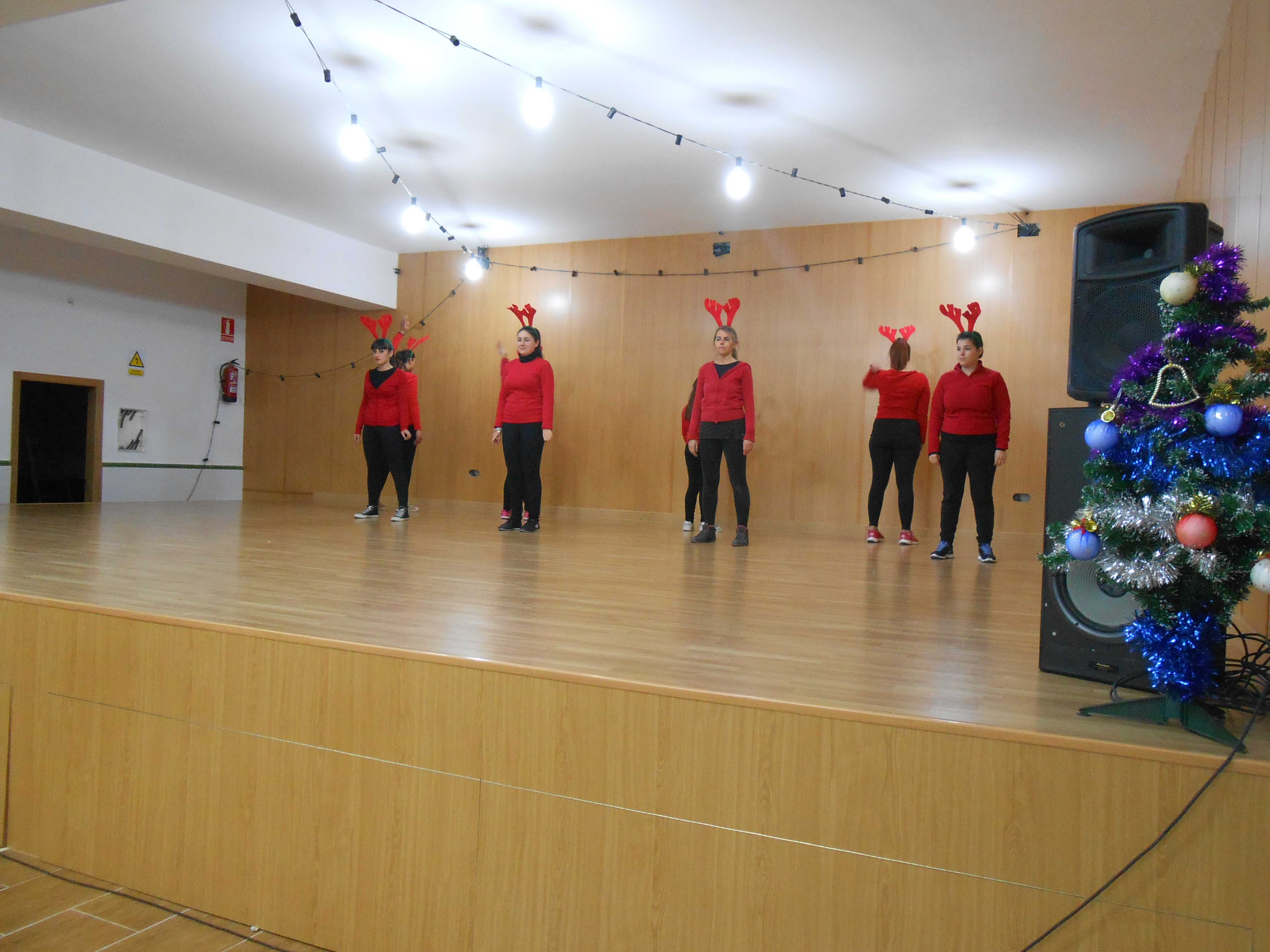 Fiesta de Navidad de los talleres culturales de Alcolea 2014